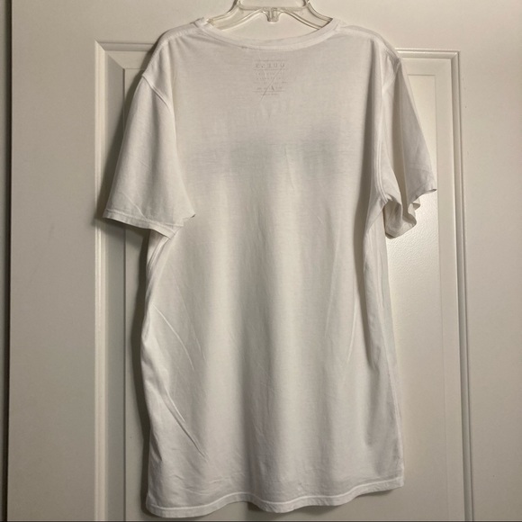 Vintage GUESS Logo LXXXI Graphic T-Shirt - Picture 7 of 9